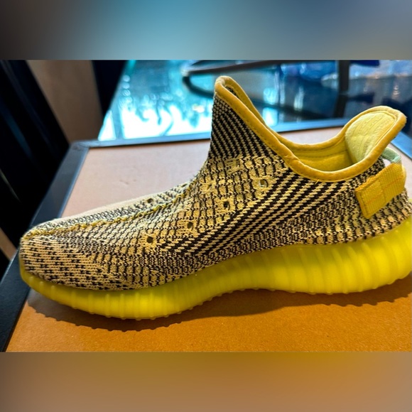 YEEZY BOOST 350 V2 - Picture 4 of 16